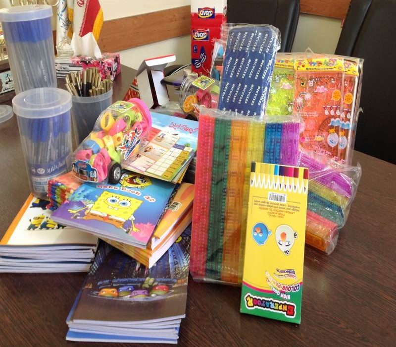 تهیه لوازم تحریر دانش آموزان نیازمند